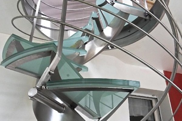 Escalier débillardé inox/verre