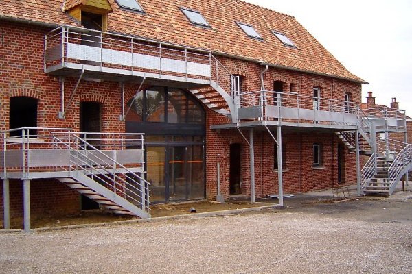 Passerelles extérieures galvanisées