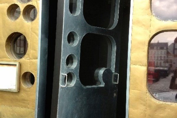 Porte rabattable et sas d'entrée