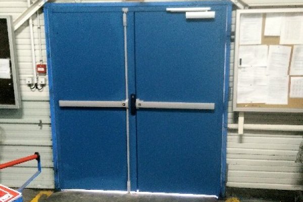 Porte métallique industrielle