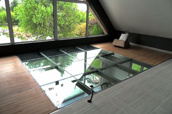 Mezzanine vitrée ( ossature inox )