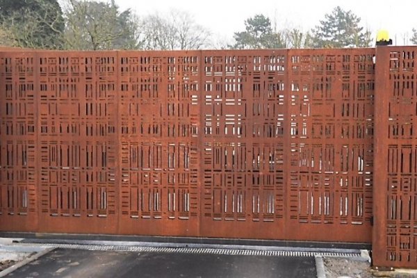 Portail en acier Corten