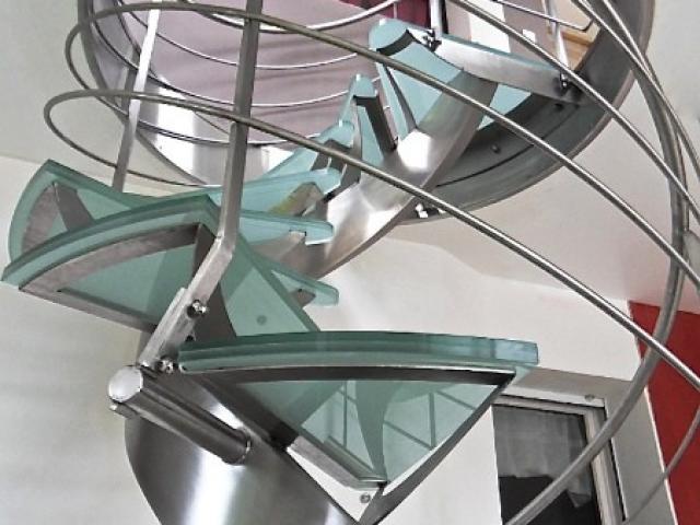 Escalier débillardé inox/verre